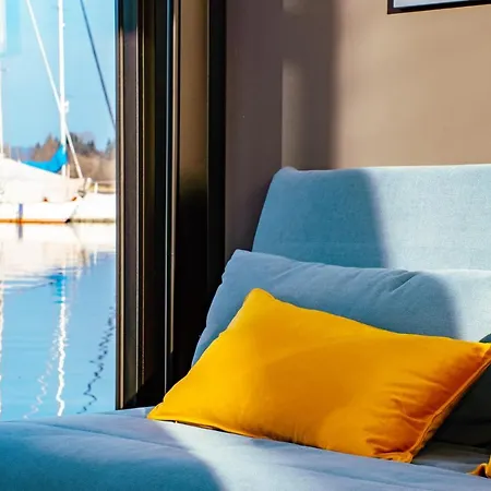 Botel Floating Experience Maggiore - Black Pearl