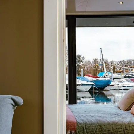 Botel Floating Experience Maggiore - Black Pearl *